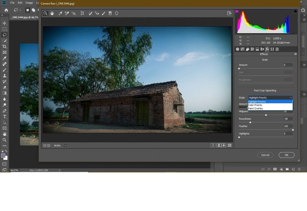 Adobe Camera Raw plugin to Photoshop can also create a post-crop vignette